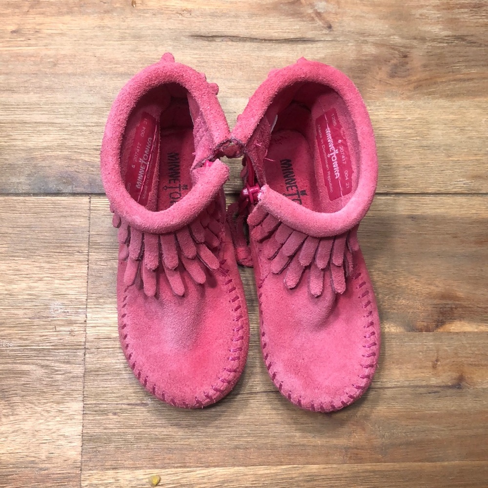 Minnetonka zip up boots